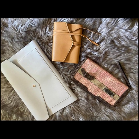 GLASS LADDER & CO
MEGAN PORTFOLIO CLUTCH - Picture 4 of 5